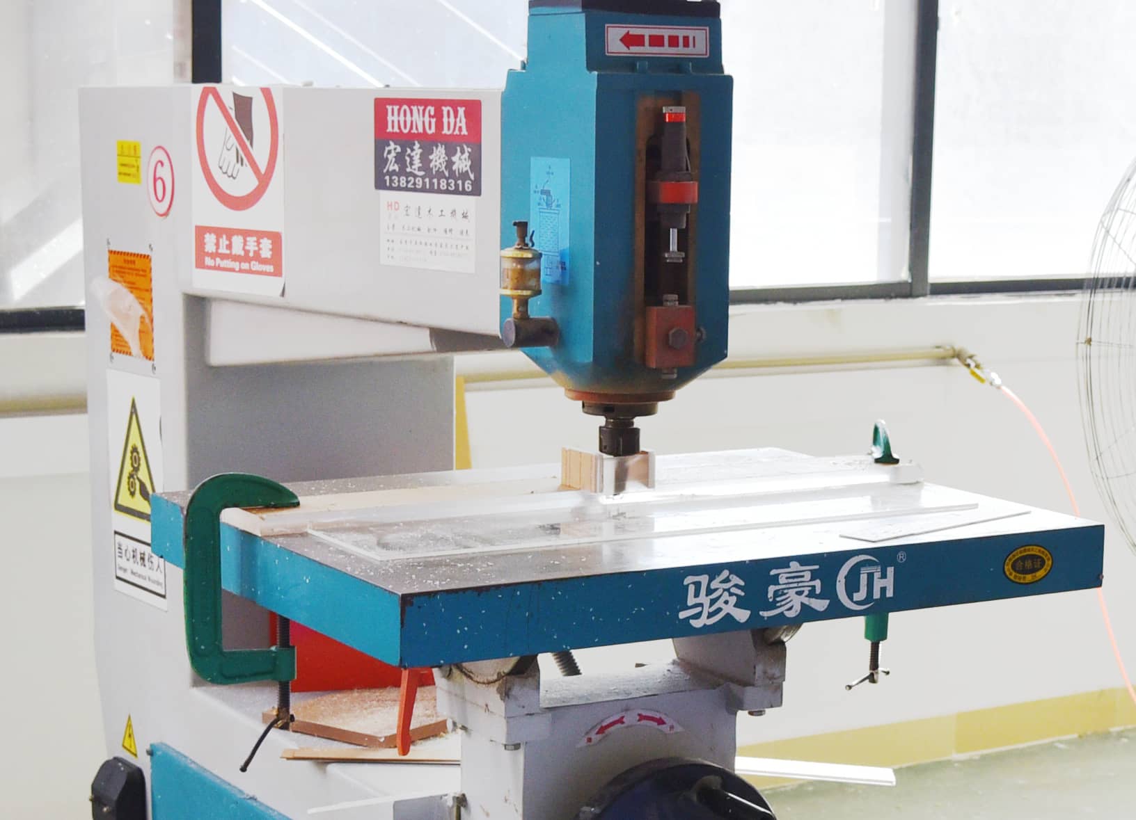 亞克力展示架是怎么制造出來(lái)的？具體的制作過(guò)程是啥？