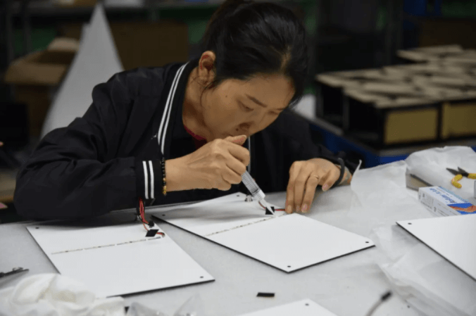 為什么定制亞克力展示架不便宜？以下都是原因